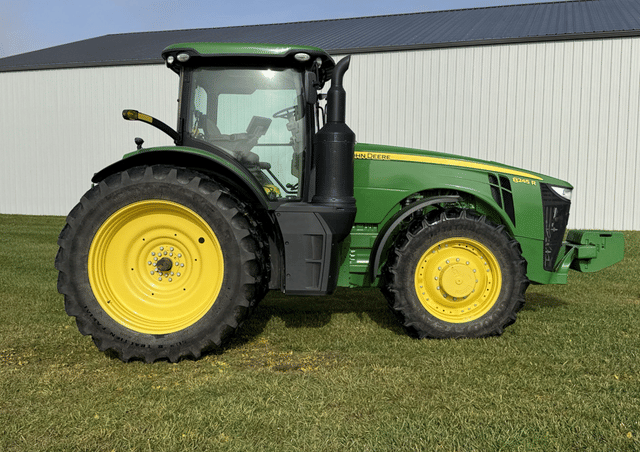 Image of John Deere 8245R equipment image 3