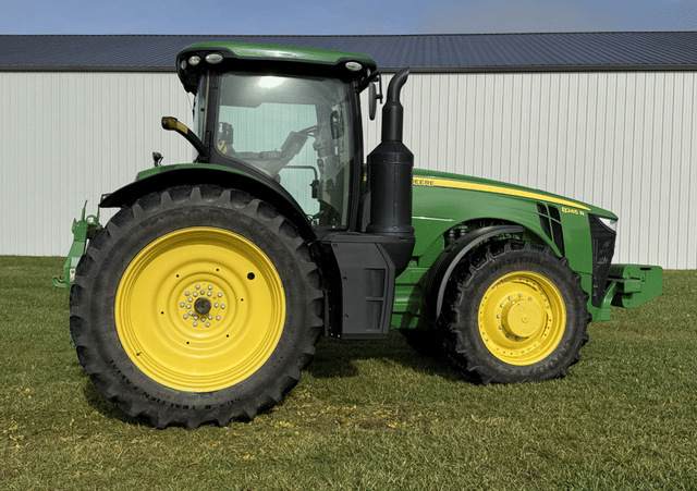 Image of John Deere 8245R equipment image 4