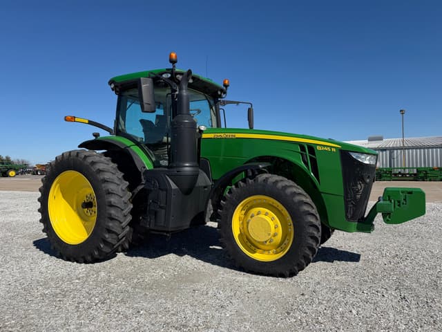 Image of John Deere 8245R equipment image 2
