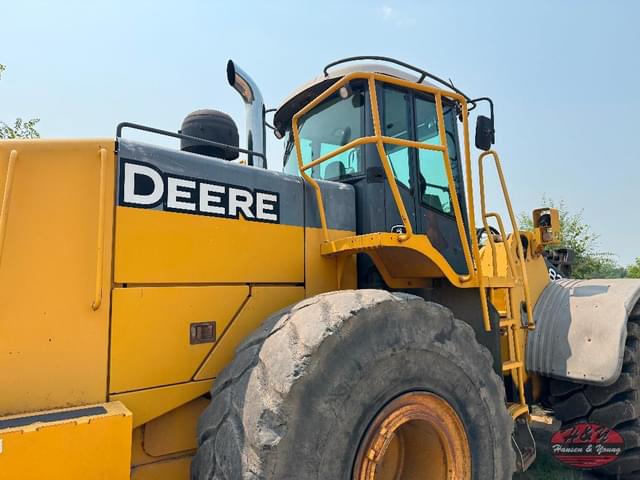 Image of John Deere 824J equipment image 1
