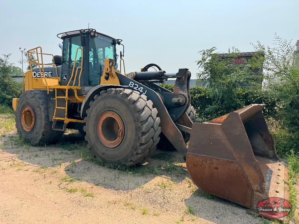 Image of John Deere 824J Primary image