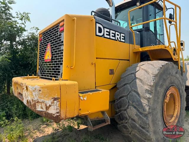 Image of John Deere 824J equipment image 4