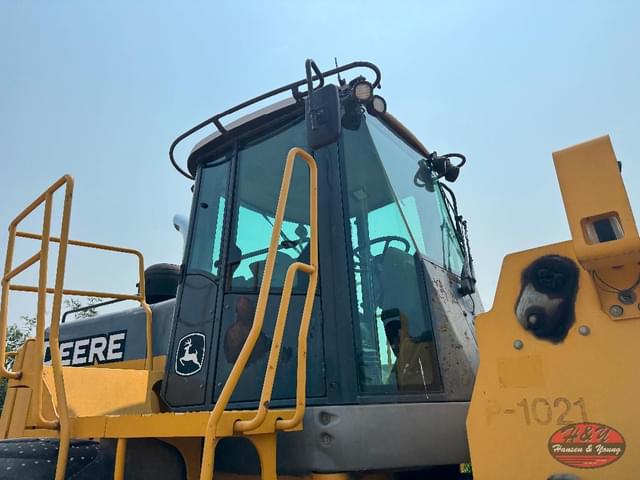 Image of John Deere 824J equipment image 2