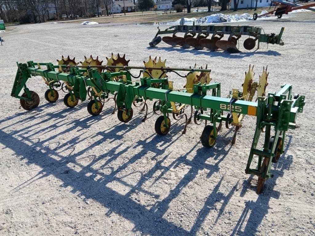 John Deere 825 Equipment Image0