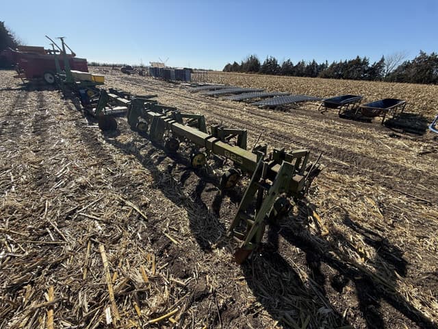 Image of John Deere 825 equipment image 3