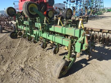 Main image John Deere 825