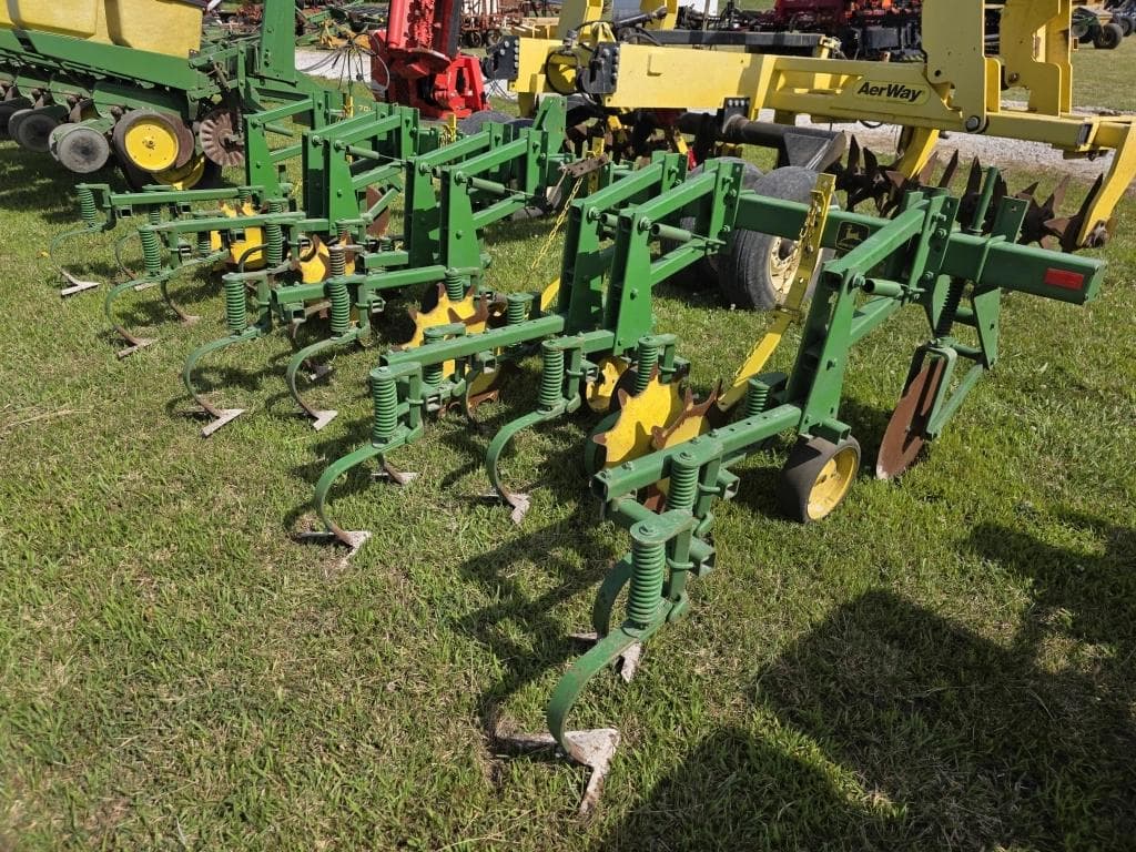 Image of John Deere 825 Image 1