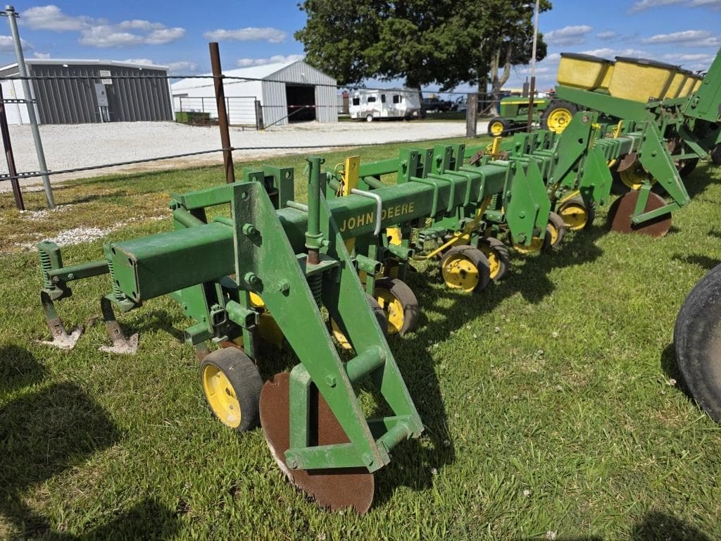 Image of John Deere 825 Image 0