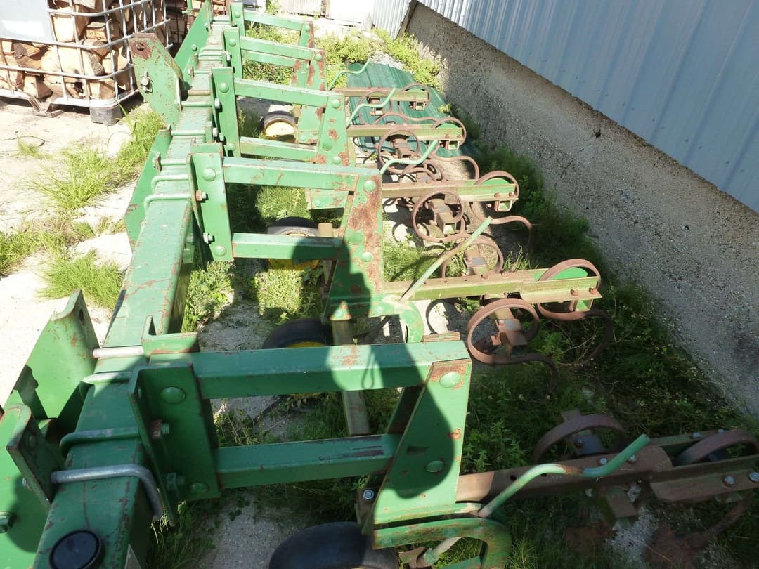 Image of John Deere 825 Image 1