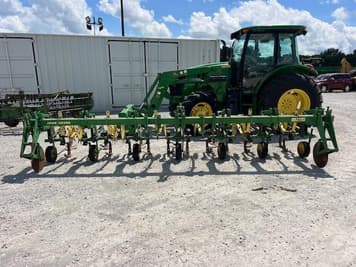 Main image John Deere 825