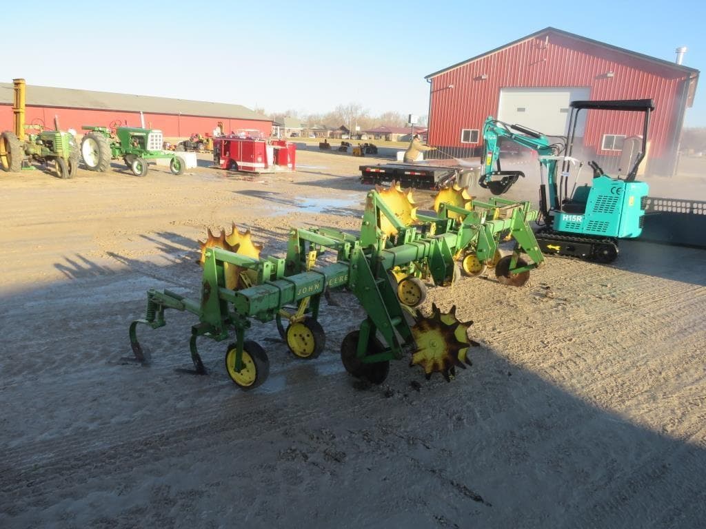 Image of John Deere 825 Image 1