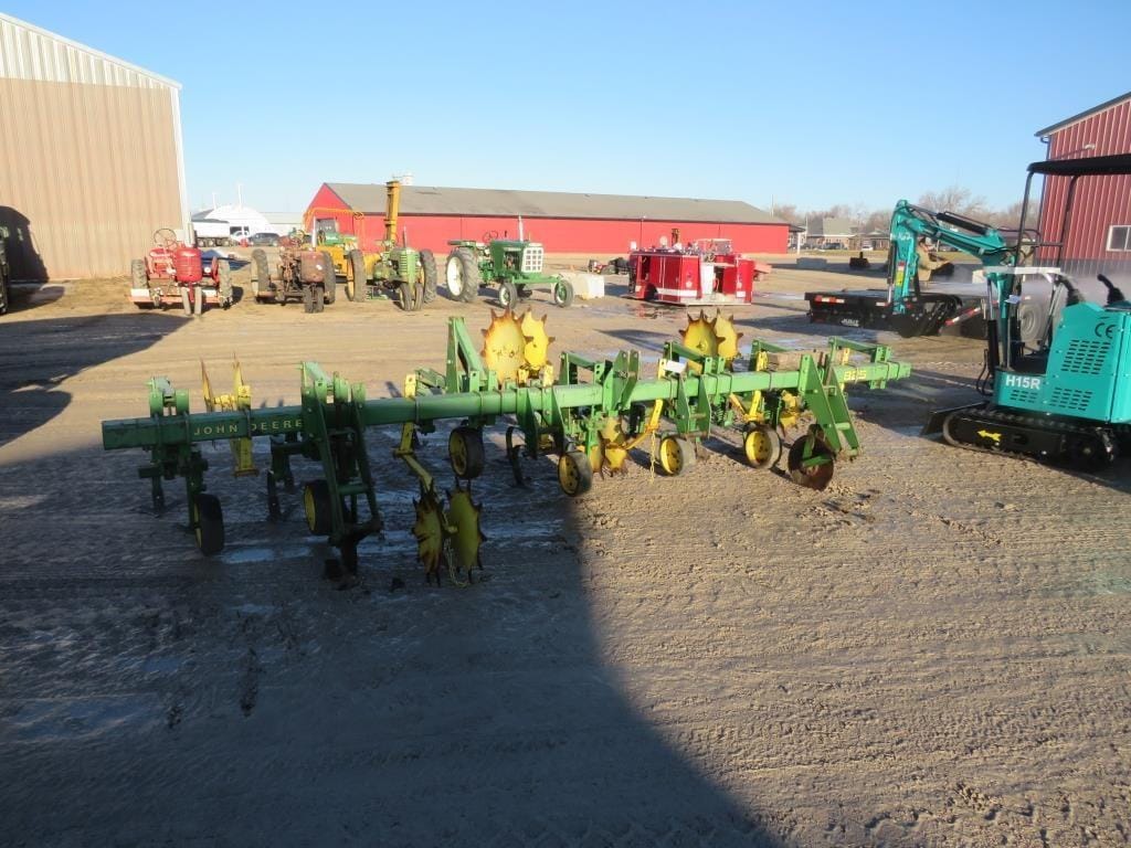 John Deere 825 Equipment Image0