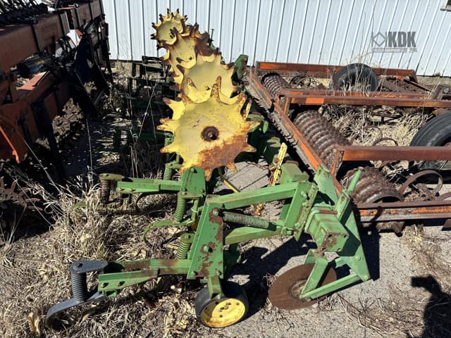 Image of John Deere 825 equipment image 1