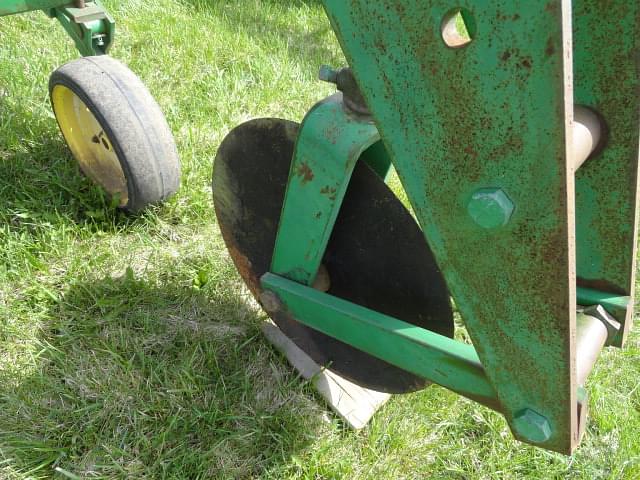 Image of John Deere 825 equipment image 4