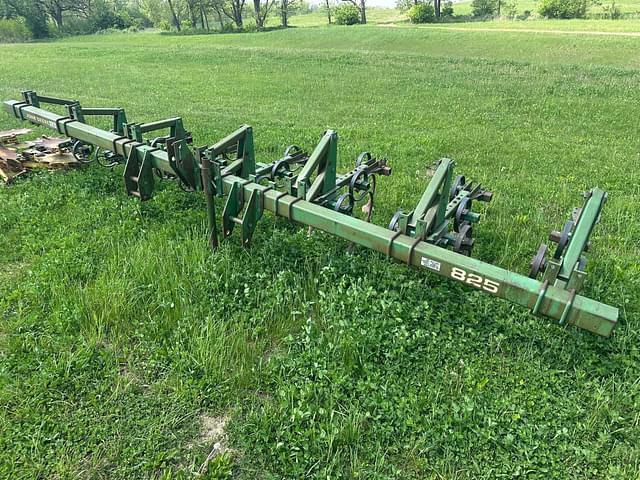 Image of John Deere 825 equipment image 3