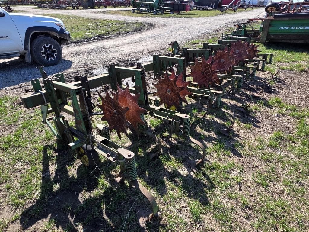 Image of John Deere 825 Image 1