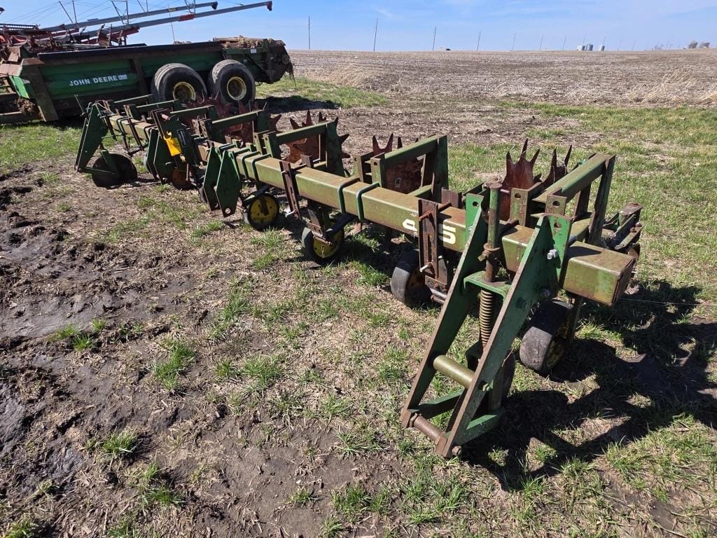 John Deere 825 Equipment Image0