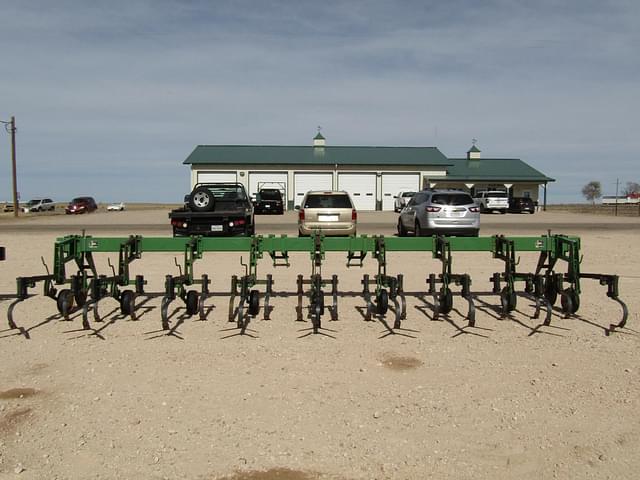 Image of John Deere 825 equipment image 4