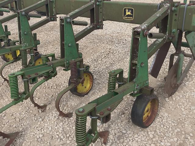 Image of John Deere 825 equipment image 1