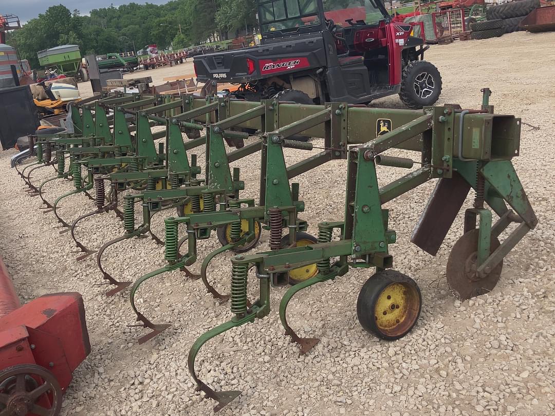 Image of John Deere 825 Primary image