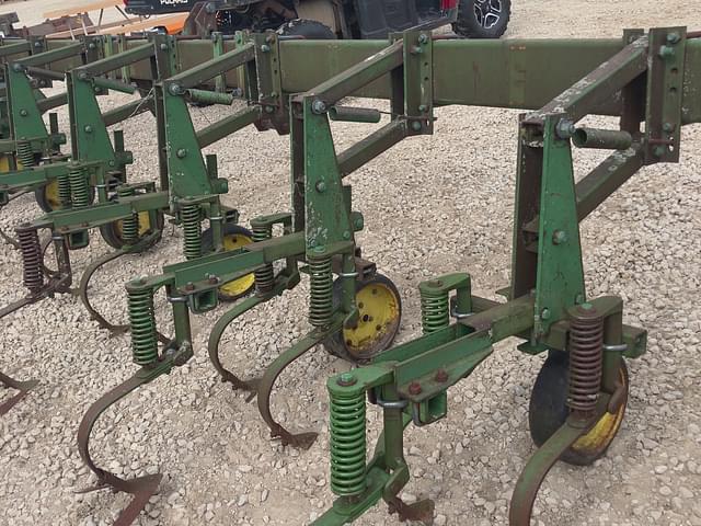 Image of John Deere 825 equipment image 2