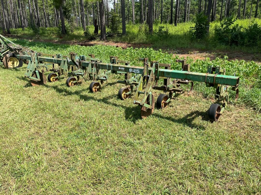 Image of John Deere 825 Image 0