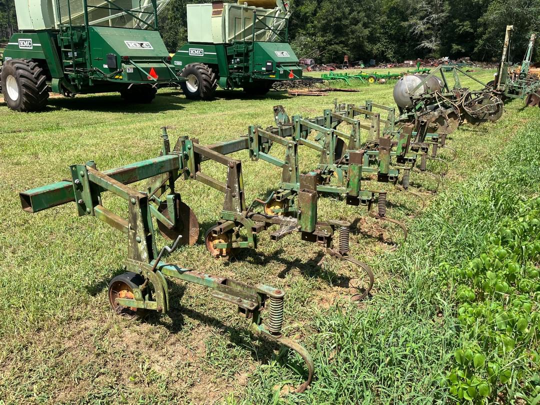 Image of John Deere 825 Image 1
