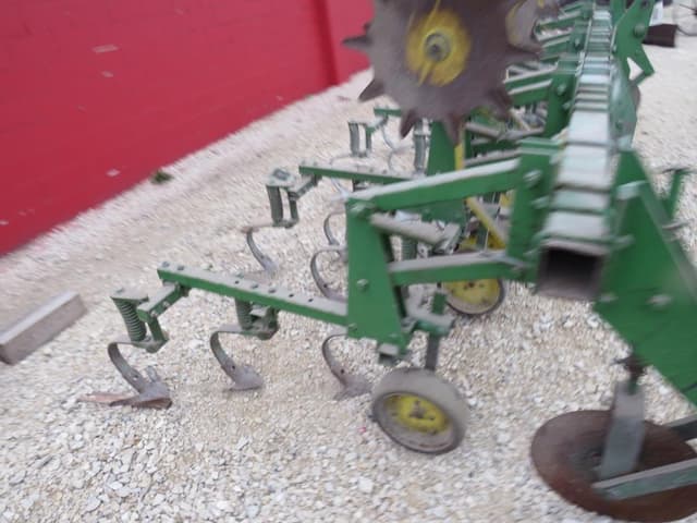 Image of John Deere 825 equipment image 3