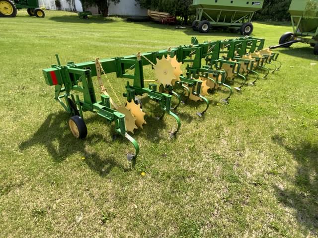 Image of John Deere 825 equipment image 2