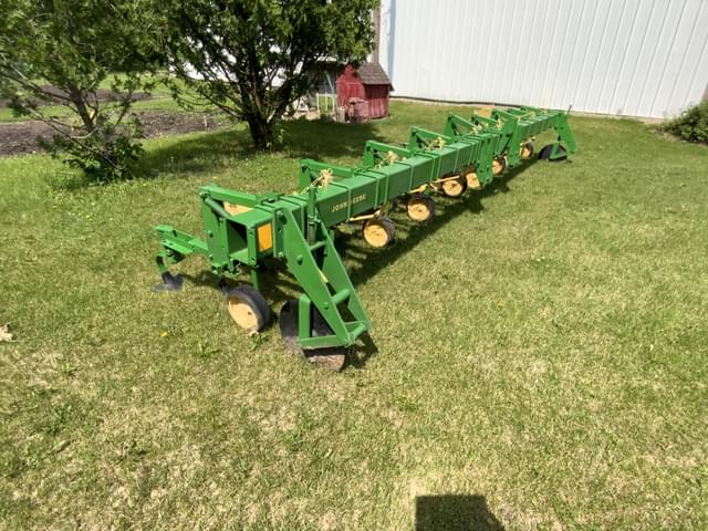 Image of John Deere 825 equipment image 4