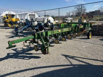 Main image John Deere 825