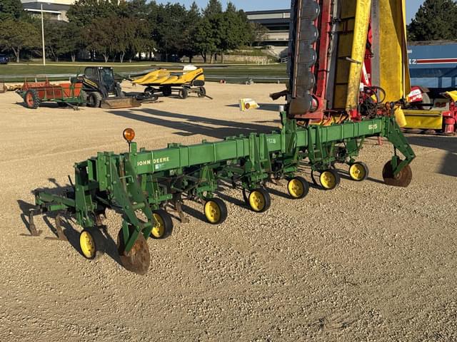 Image of John Deere 825 equipment image 1