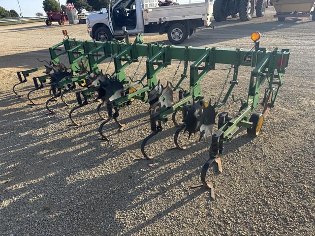 Image of John Deere 825 equipment image 4