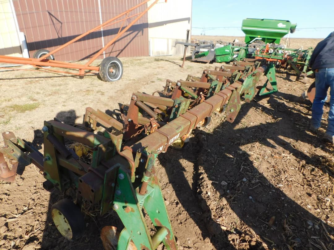 Image of John Deere 825 Image 1