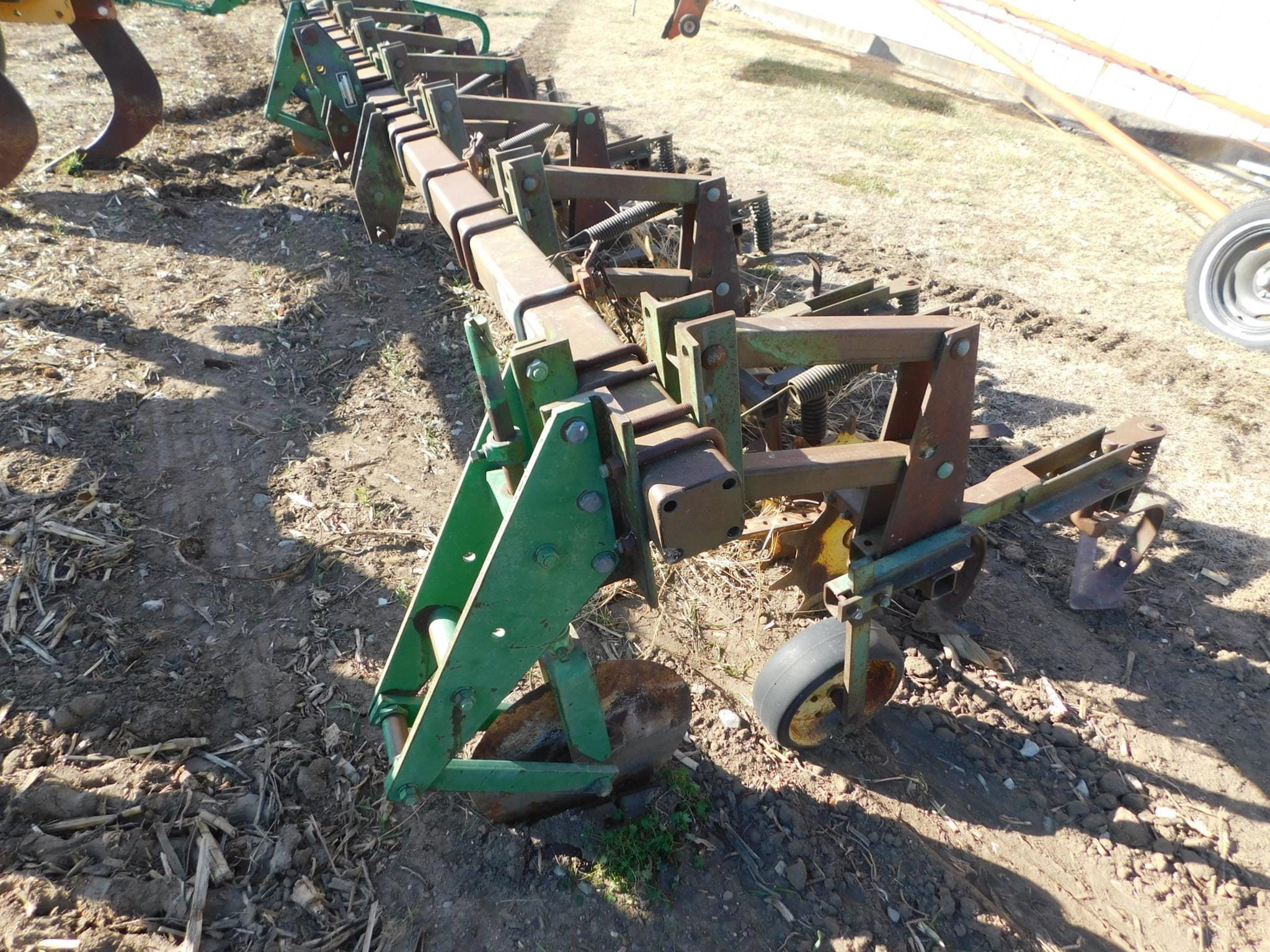 John Deere 825 Equipment Image0
