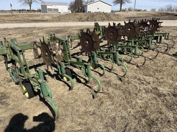 Main image John Deere 825