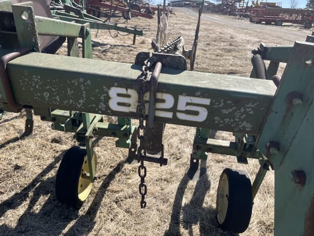 Image of John Deere 825 equipment image 2