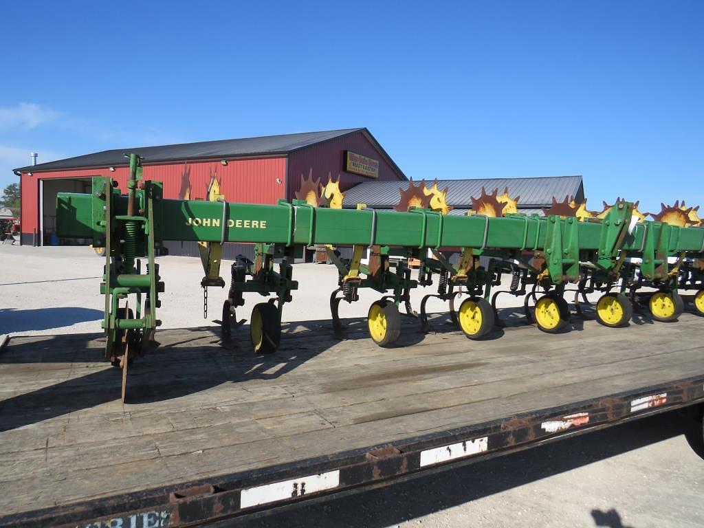 Image of John Deere 825 Primary image