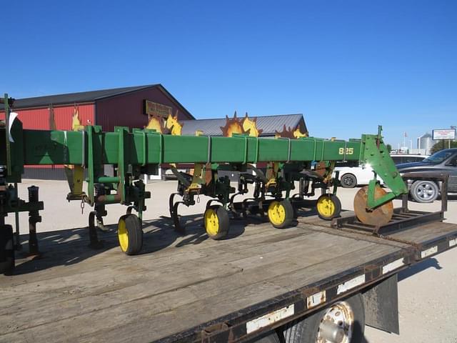 Image of John Deere 825 equipment image 2