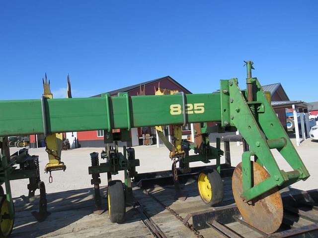 Image of John Deere 825 equipment image 3