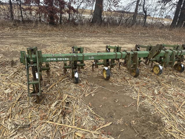 Image of John Deere 825 equipment image 2