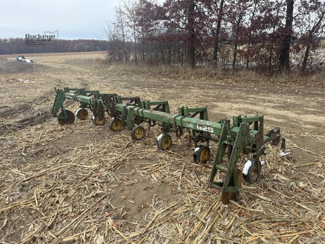 Image of John Deere 825 equipment image 3