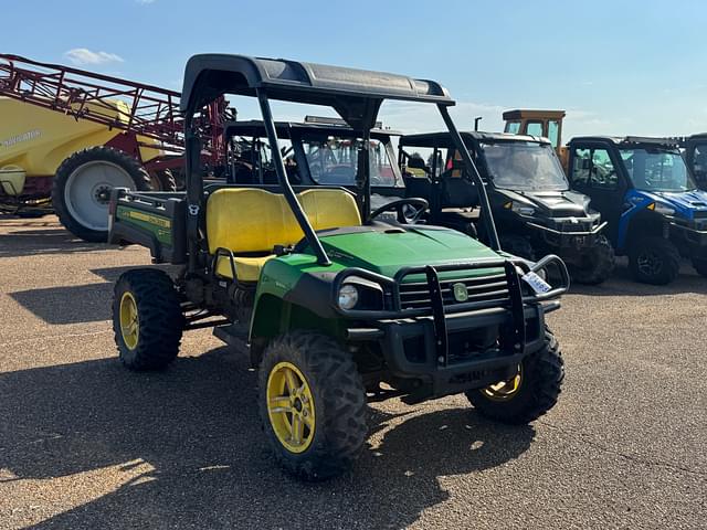 Image of John Deere Gator 825 equipment image 1