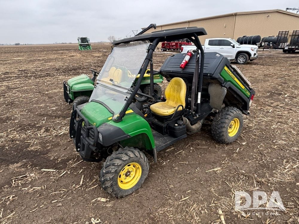 John Deere Gator 825 Equipment Image0