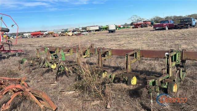 Image of John Deere 825 equipment image 2