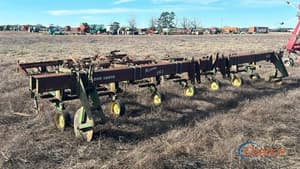 John Deere 825 Image