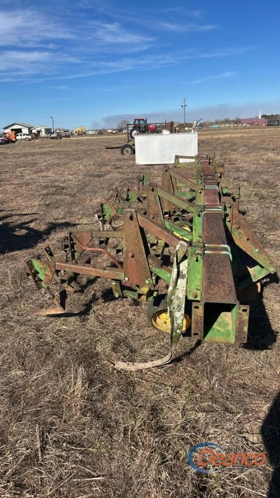 Image of John Deere 825 equipment image 1