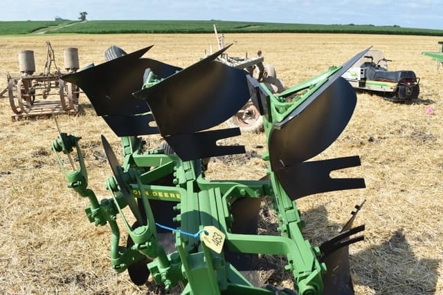Image of John Deere 825 equipment image 4