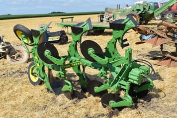 Main image John Deere 825