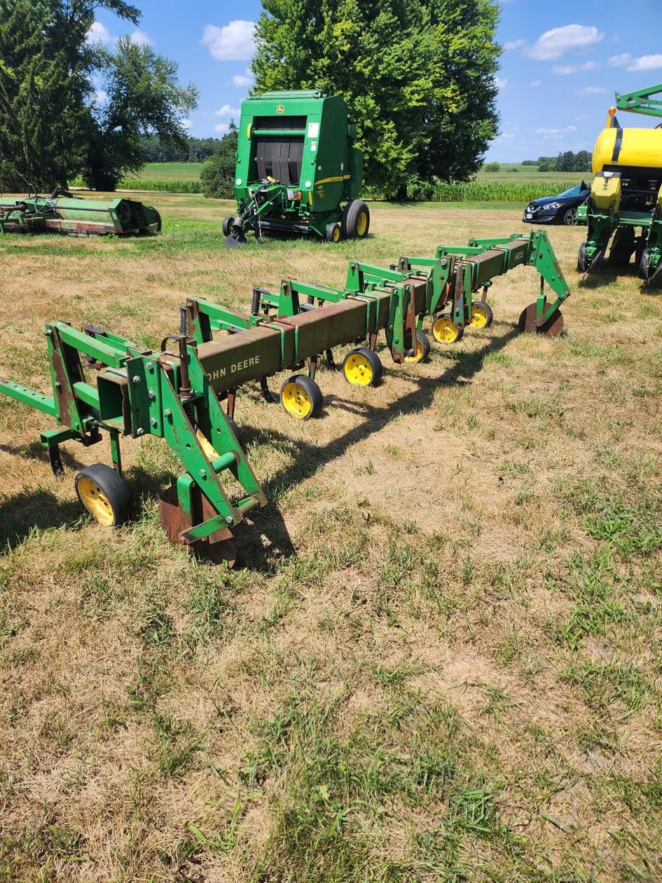 John Deere 825 Equipment Image0